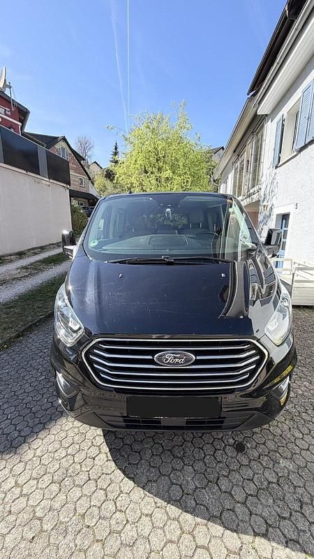 Gebraucht Ford Tourneo 150 PS (110 kW) 2022 Schwarz Van / Kleinbus