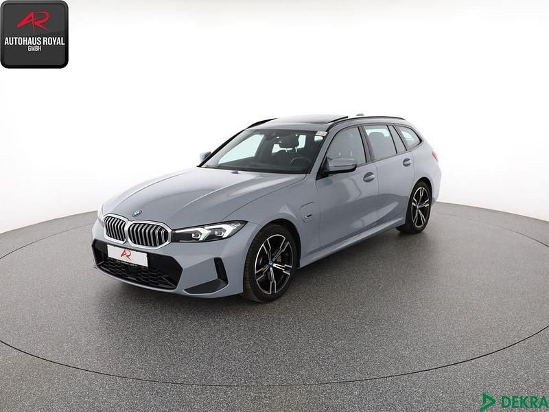 Grau Gebraucht 2022 BMW 320e M Sport Limousine | 33.880 € (Teuer) - Bild 1/4