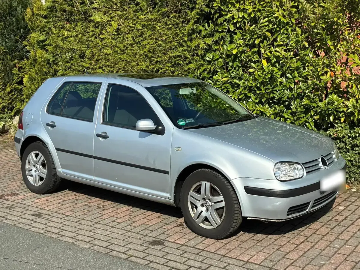 Second-hand VW Golf IV 131 CP (96 kW) 2002 Argintiu Hatchback