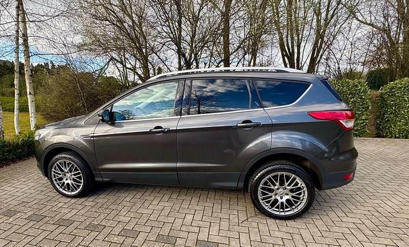 Gebraucht Ford Kuga Titanium 150 PS (110 kW) 2015 Grau SUV