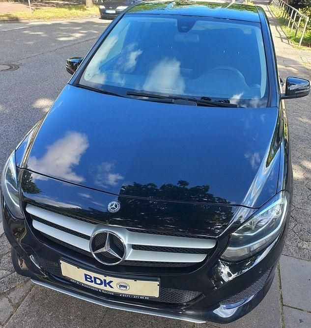 Gebraucht Mercedes B180 109 PS (80 kW) 2017 Schwarz Van / Kleinbus