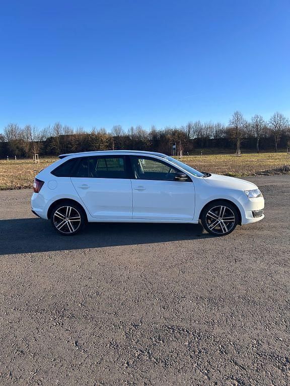 Gebraucht Skoda Rapid Style 116 PS (85 kW) 2015 Weiß Kleinwagen