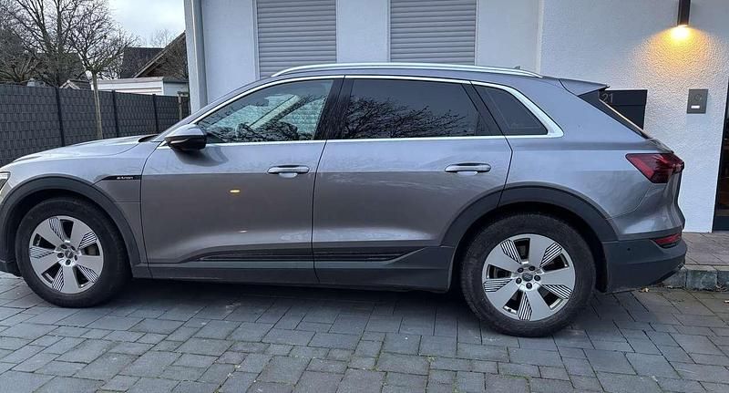 Gebraucht 2019 Audi e-tron SUV | 27.000 € (Fairer Preis) - Bild 1/4