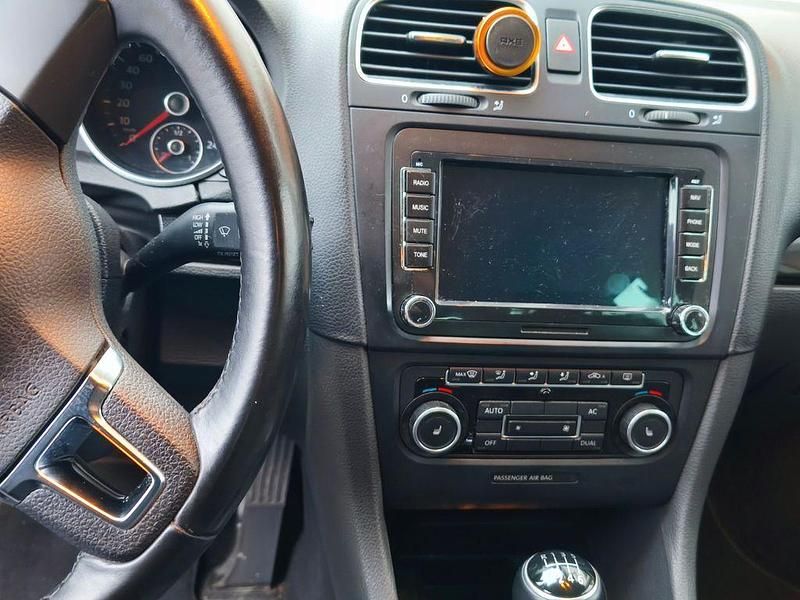 Gebraucht VW Golf VI Comfortline 122 PS (89 kW) 2011 Silber Kleinwagen