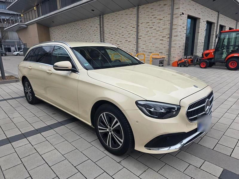 Gebraucht Mercedes E220 200 PS (147 kW) 2023 Gelb Kombi