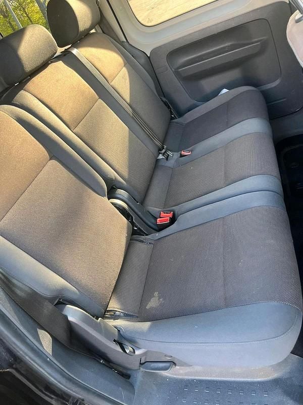 Second-hand VW Caddy 105 CP (77 kW) 2011 Albastru Monovolum