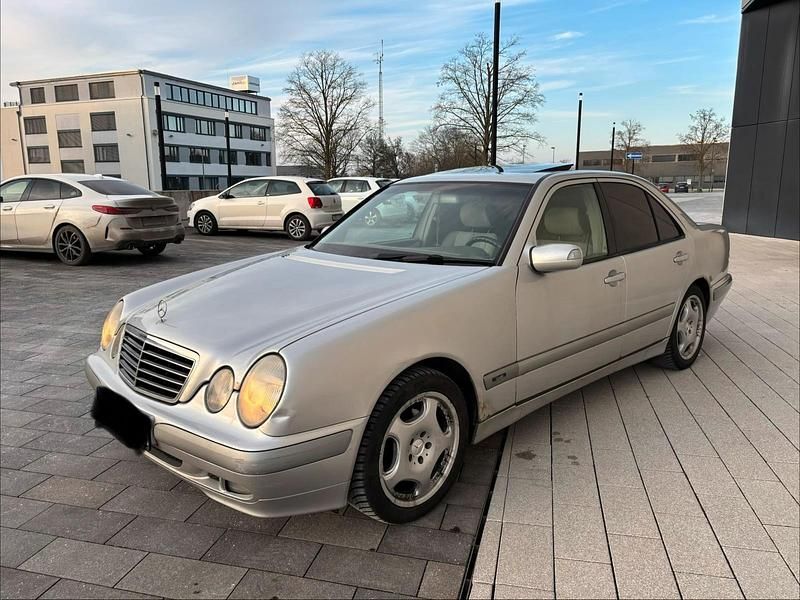 Gebraucht Mercedes E220 143 PS (105 kW) 1999 Silber Limousine