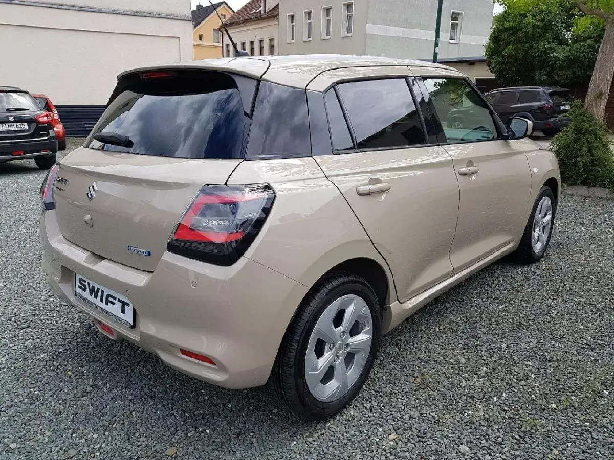 Gebraucht Suzuki Swift Comfort 83 PS (61 kW) 2024 Caravan ivory pearl Kleinwagen