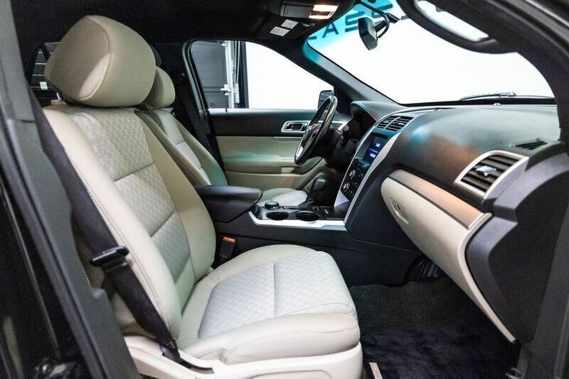 Używany Ford Explorer XLT 290 KM (213 kW) 2012 Czarny SUV