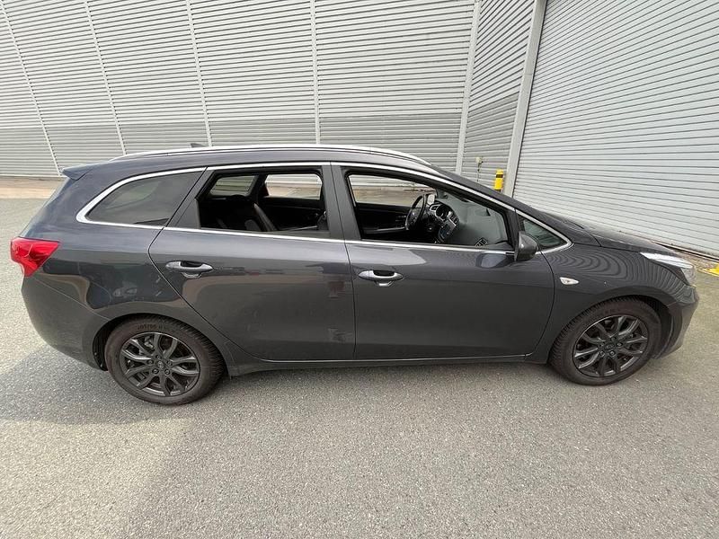 Grau Gebraucht 2017 Kia Ceed Sportswagon DREAM-TEAM Edition Kombi | 12.900 € (Fairer Preis) - Bild 1/4