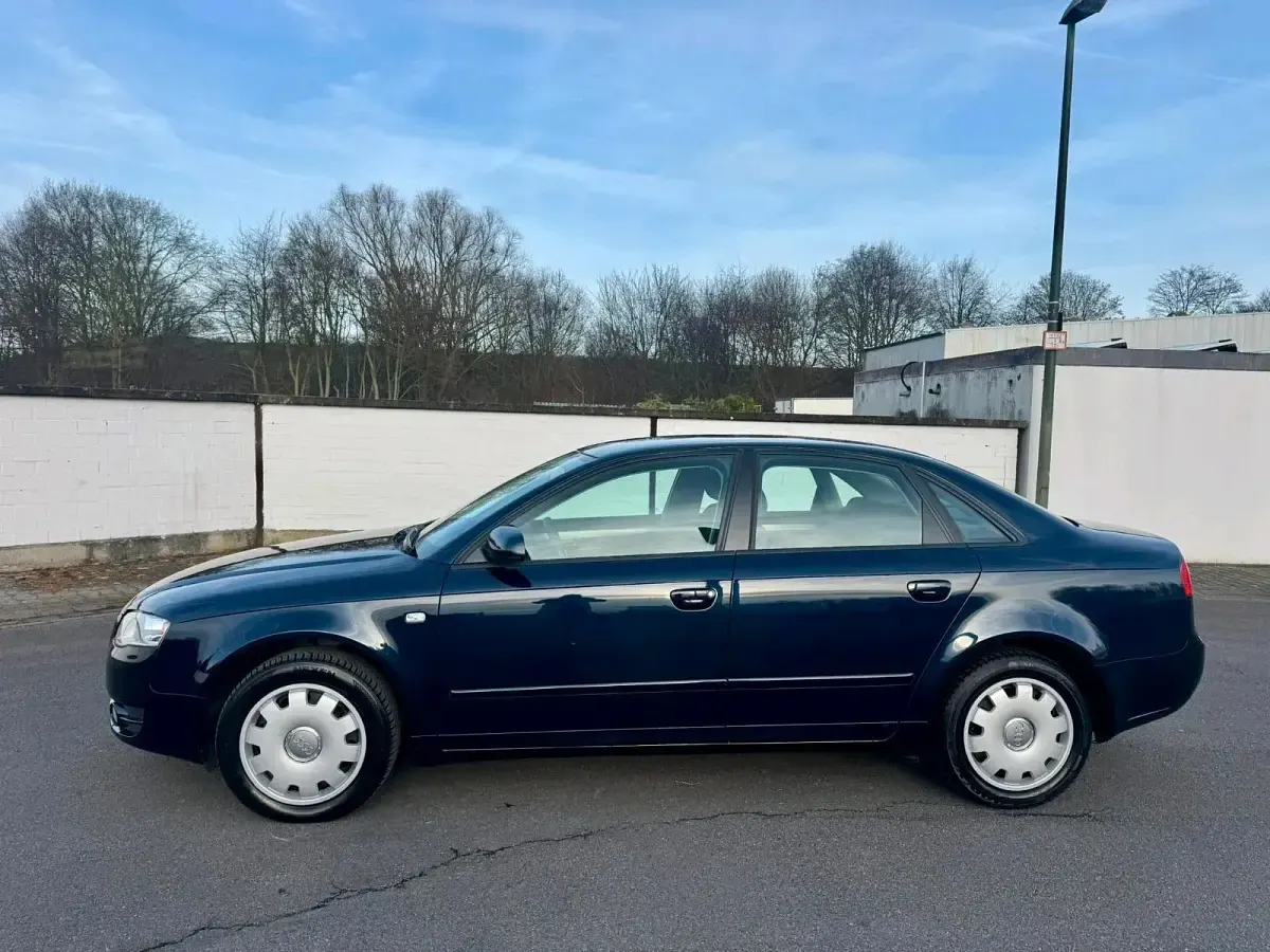Używany Audi A4 101 KM (74 kW) 2007 Niebieski Sedan/Limuzyna
