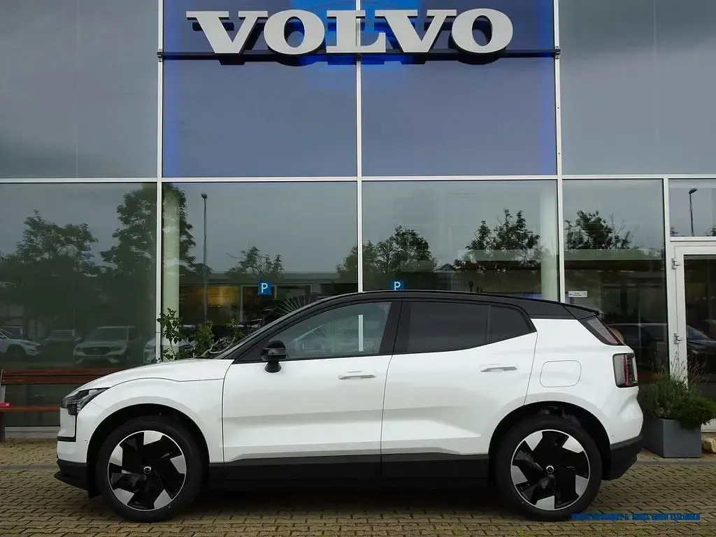 Neu Volvo EX30 Ultra 200 kW (272 PS) 2026 707 crystal white metallic SUV