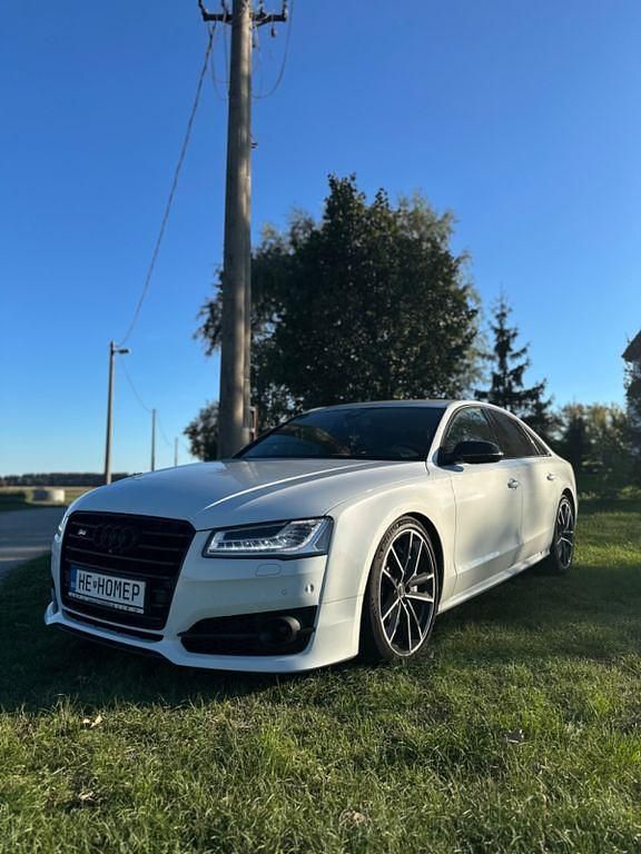 Weiß Gebraucht 2017 Audi S8 plus Sport Limousine | 39.999 € (Fairer Preis) - Bild 1/4