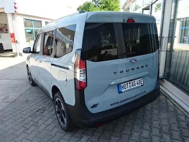 Gebraucht Ford Tourneo Courier Titanium 100 kW (136 PS) 2025 Grau Van / Kleinbus