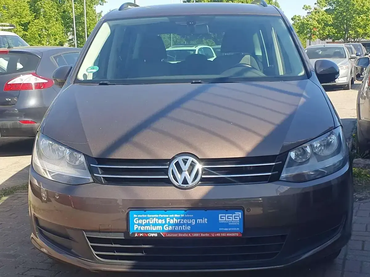 Gebraucht VW Sharan Trendline 140 PS (102 kW) 2011 Toffeebraun metallic Van / Kleinbus
