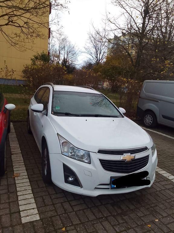 Weiß Gebraucht 2012 Chevrolet Cruze Limousine | 3.300 € (Fairer Preis) - Bild 1/4