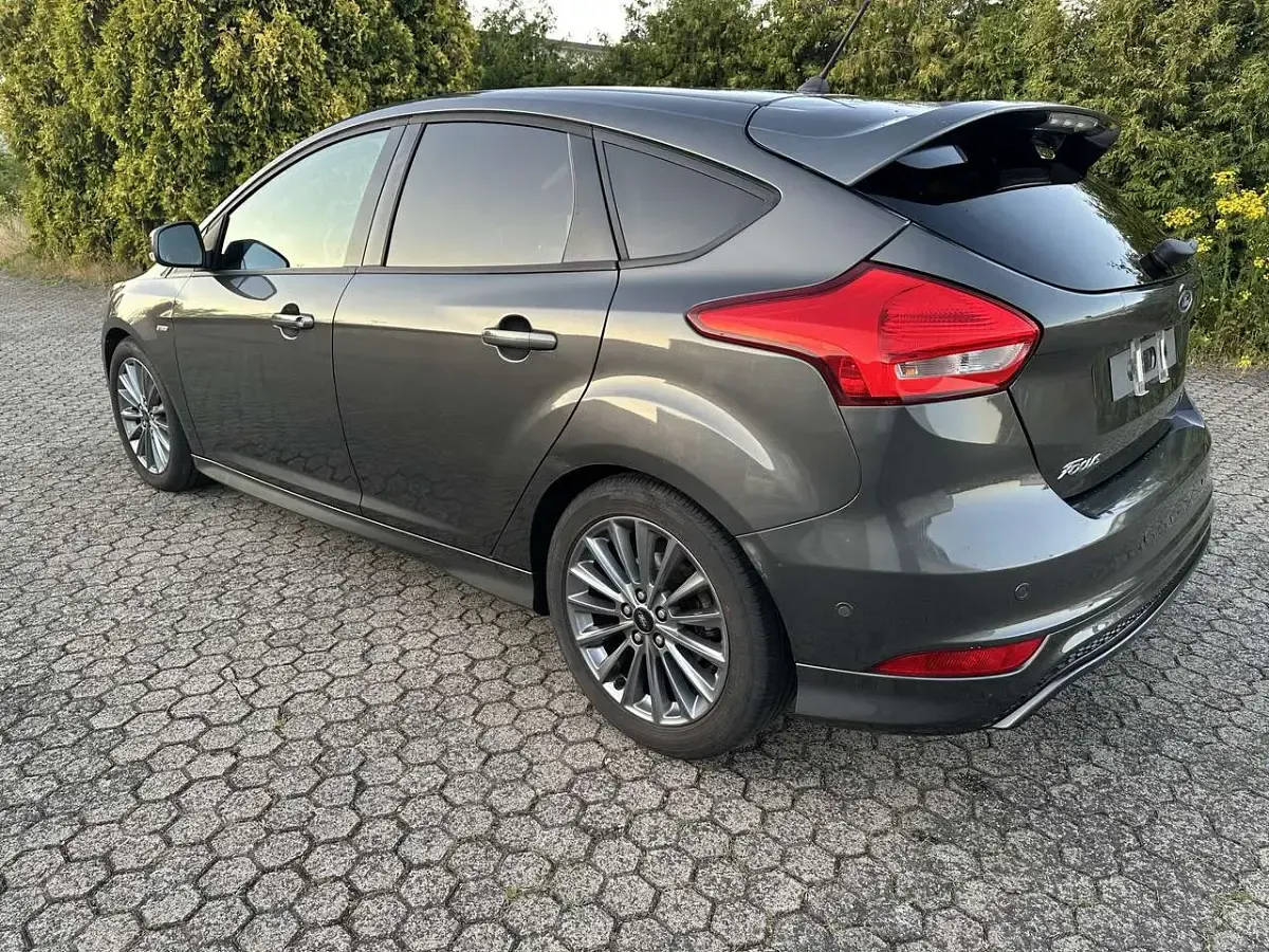 Gebraucht Ford Focus ST-Line 140 PS (102 kW) 2018 Magneticgrau (metallic) Kleinwagen