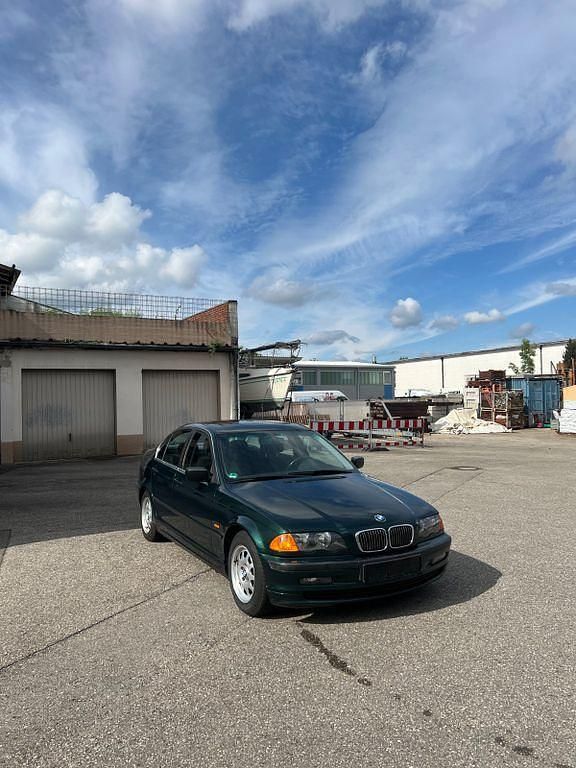 Grün Gebraucht 1998 BMW 320 Limousine | 4.700 € (Fairer Preis) - Bild 1/4