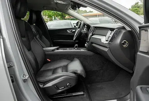 Gebraucht Volvo XC60 Plus 197 PS (144 kW) 2024 Grau SUV