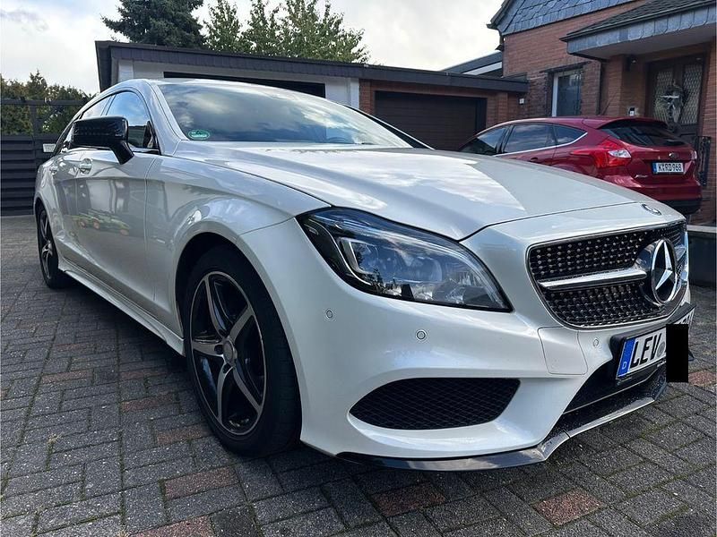Weiß Gebraucht 2015 Mercedes CLS220 Shooting Brake AMG line Kombi | 18.999 € - Bild 1/4