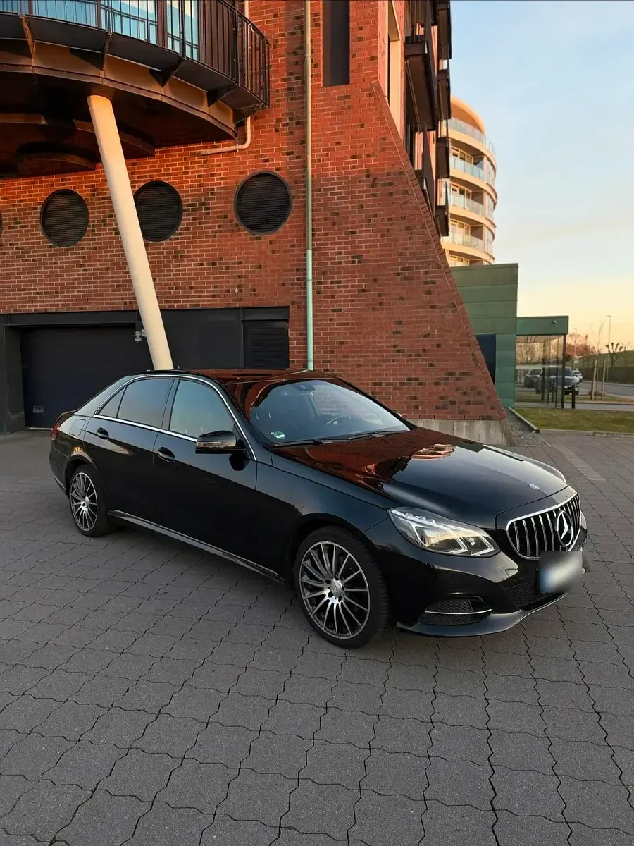 Gebraucht Mercedes E220 Elegance 170 PS (125 kW) 2013 Schwarz Limousine