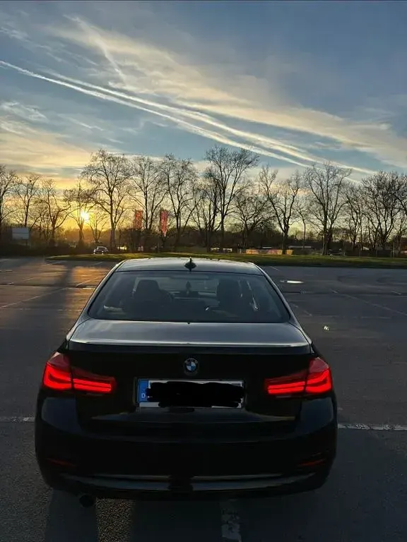 Gebraucht BMW 318 136 PS (100 kW) 2016 Schwarz Limousine