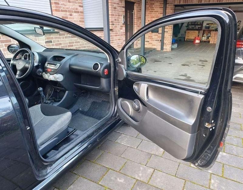 Gebraucht Toyota Aygo Cool 68 PS (50 kW) 2012 Schwarz Kleinwagen