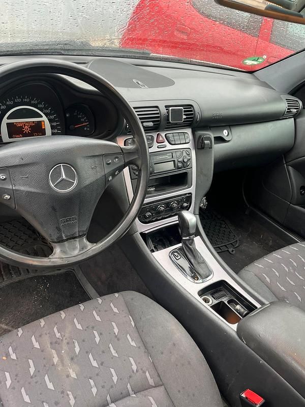 Gebraucht Mercedes C180 142 PS (104 kW) 2003 Silber Coupé