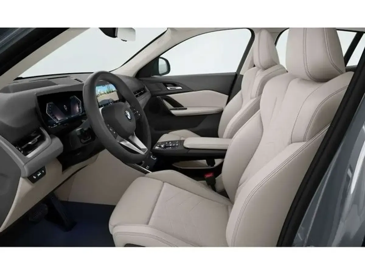 Gebraucht BMW X2 163 PS (119 kW) 2025 Silber SUV