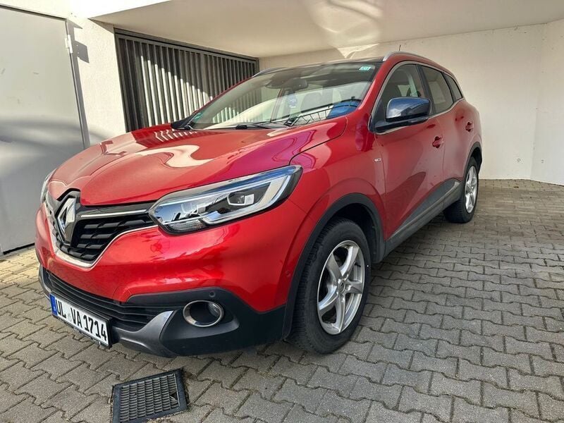 Rot Gebraucht 2015 Renault Kadjar Bose Edition SUV | 11.900 € (Guter Preis) - Bild 1/4