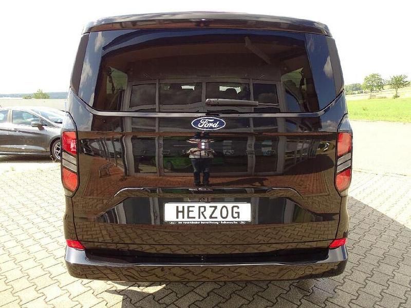 Gebraucht Ford Tourneo Custom Titanium 150 PS (110 kW) 2024 Agateblack Van