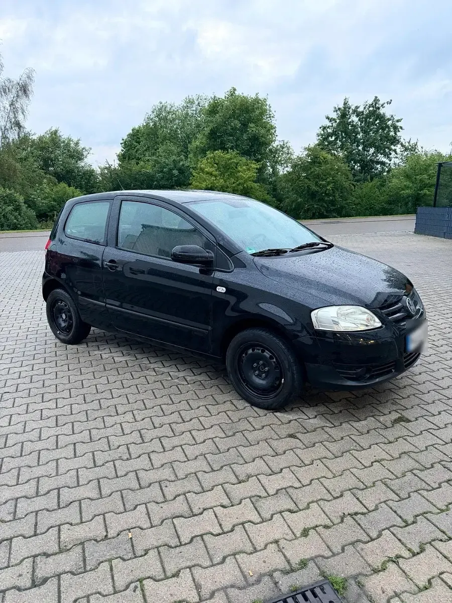 Gebraucht VW Fox 54 PS (39 kW) 2007 Schwarz Kleinwagen