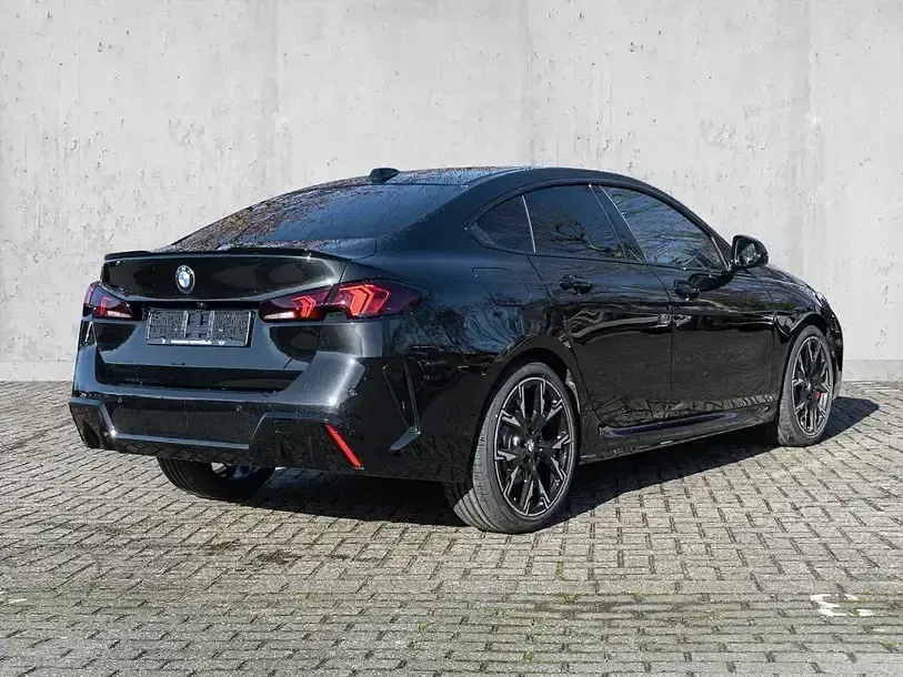Gebraucht BMW 218 Shadowline 150 PS (110 kW) 2026 Schwarz Coupé
