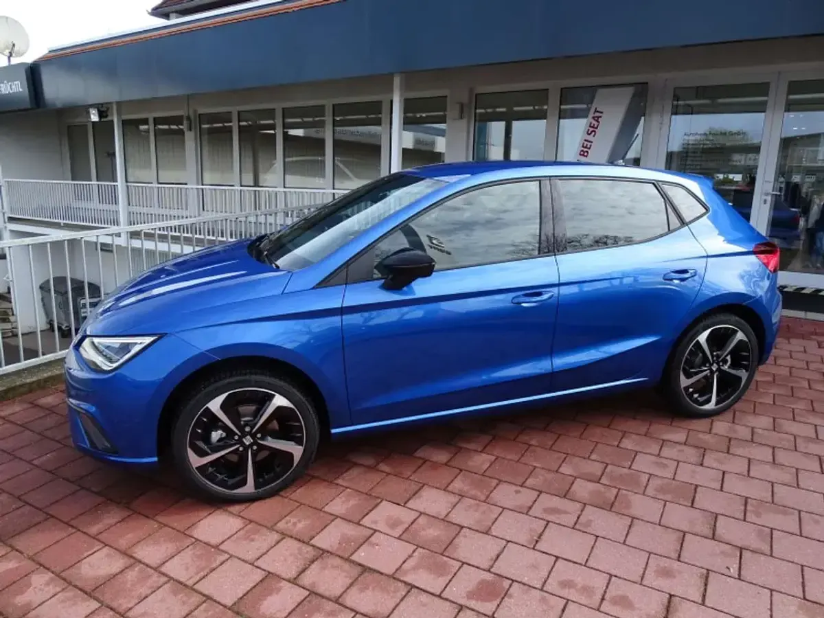 Gebraucht Seat Ibiza FR 116 PS (85 kW) 2024 Sapphire blau (metallic) Kleinwagen