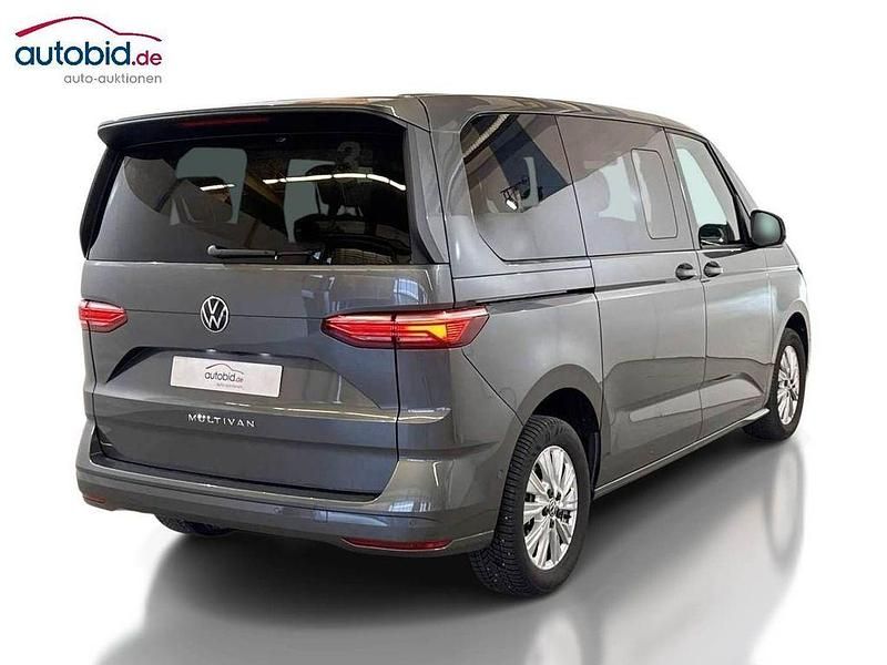 Second-hand VW Multivan 150 CP (110 kW) 2024 Gri Monovolum