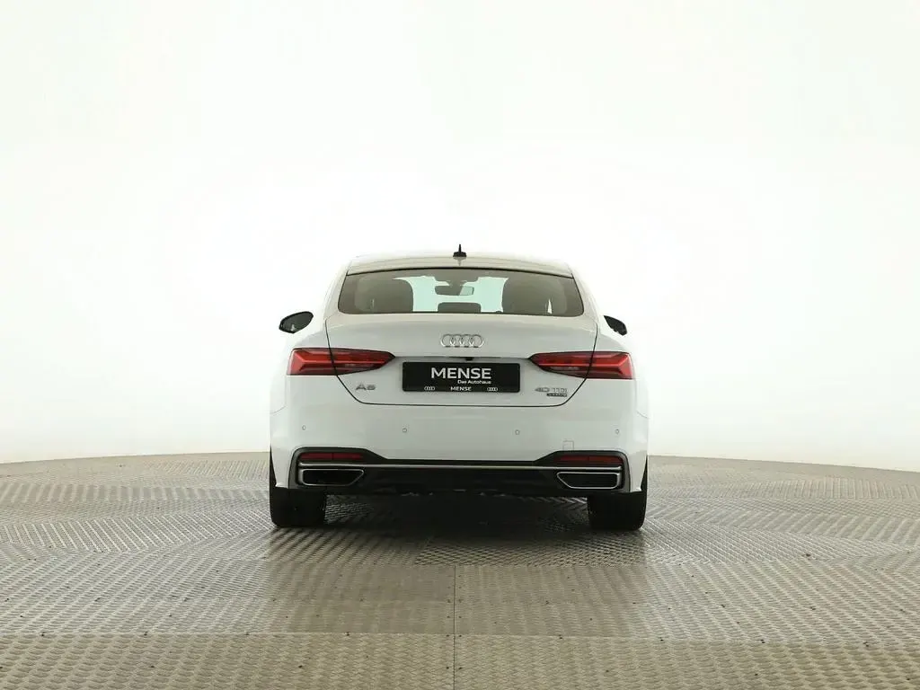 Gebraucht Audi A5 Sportback Advanced 204 PS (150 kW) 2022 Gletscherweiß Kleinwagen