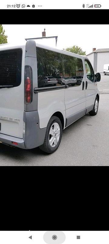 Second-hand Opel Vivaro 2003 Argintiu Monovolum