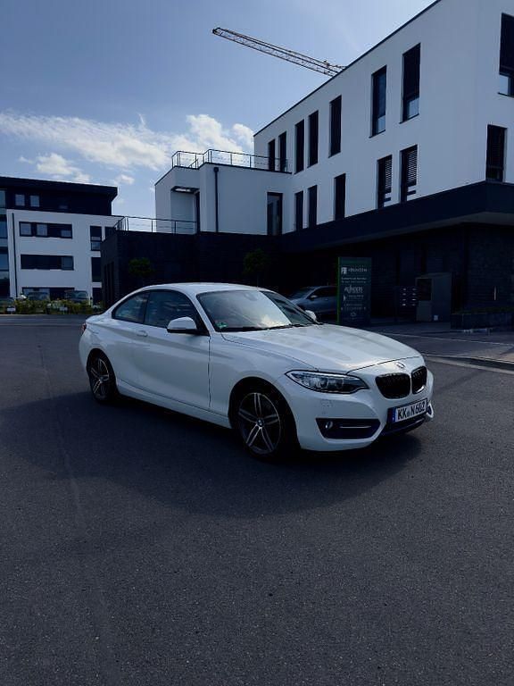 Weiß Gebraucht 2014 BMW 220 Performance Coupé | 13.500 € (Fairer Preis) - Bild 1/4