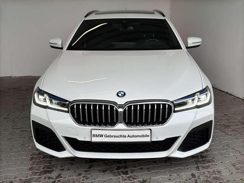 Alpinweiss Gebraucht 2022 BMW 540 M Sport Kombi | 52.899 € (Fairer Preis) - Bild 1/4