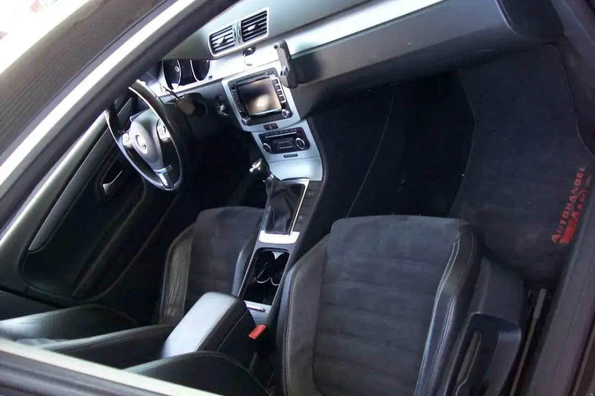 Gebraucht VW Passat Basis 211 PS (155 kW) 2011 Deep black perleffekt Limousine