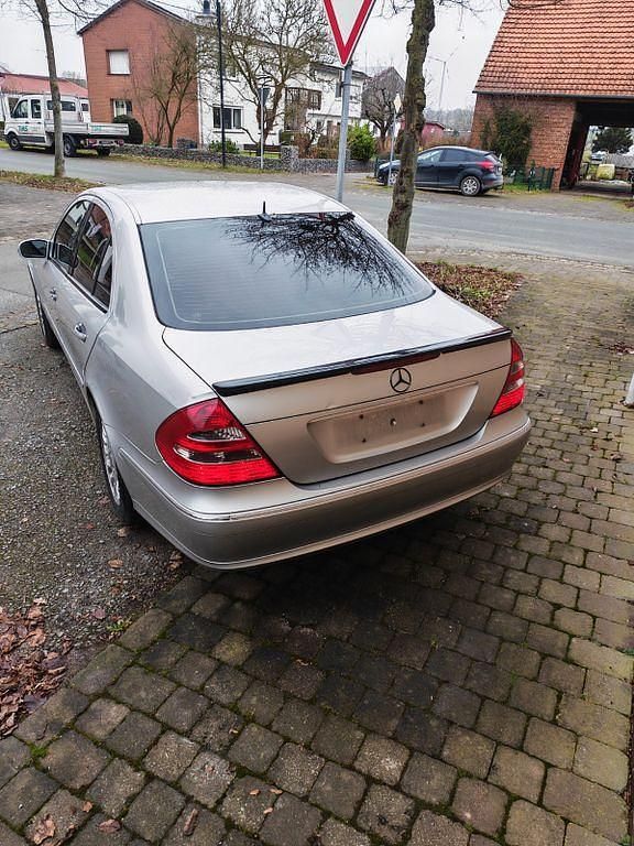 Gebraucht Mercedes E220 Elegance 150 PS (110 kW) 2002 Silber Limousine