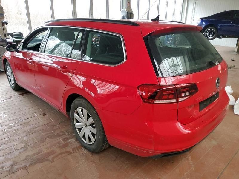 Gebraucht VW Passat Business 122 PS (89 kW) 2023 Rot Kombi