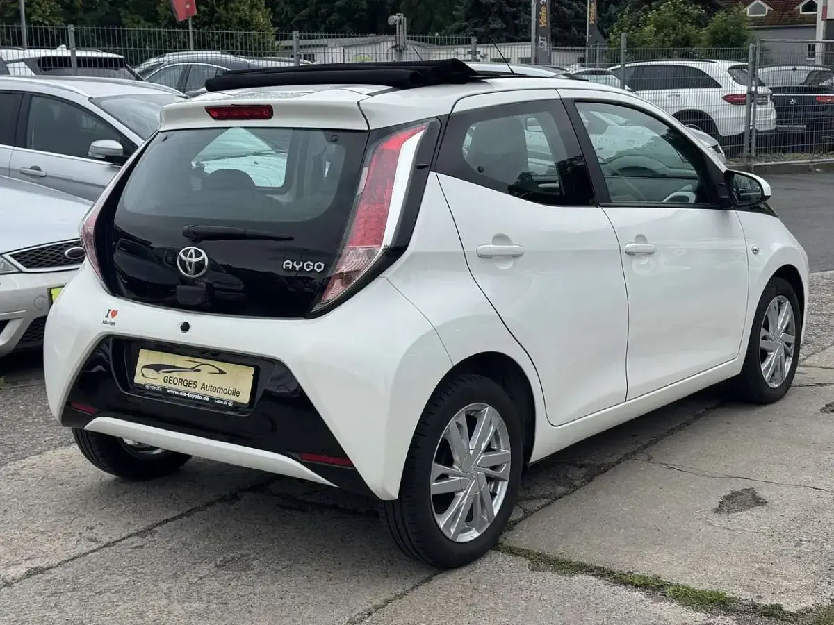 Gebraucht Toyota Aygo X-wave 69 PS (50 kW) 2015 Weiß Kleinwagen