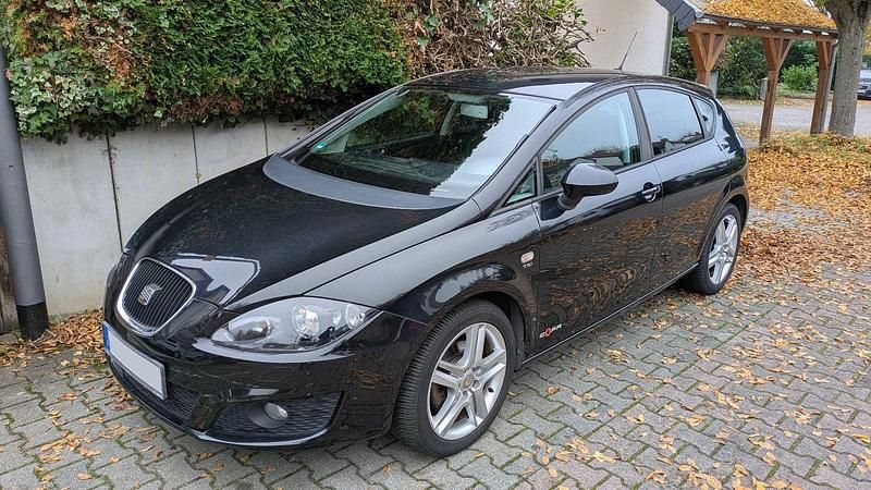 Schwarz Gebraucht 2013 Seat Leon Copa Limousine | 8.500 € (Superpreis) - Bild 1/4