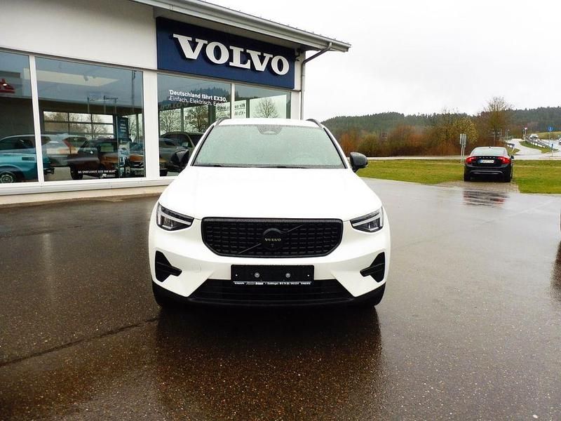 Gebraucht Volvo XC40 Plus 197 PS (144 kW) 2025 Crystal white / metallic SUV