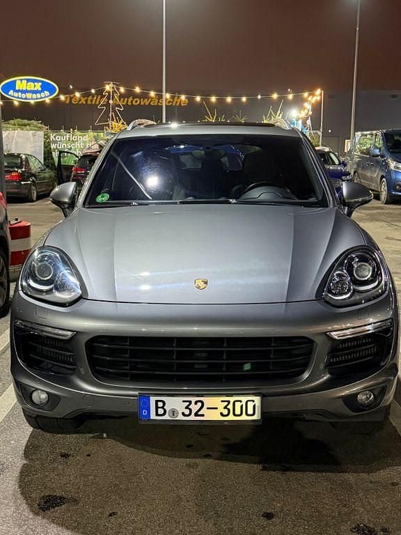 Grau Gebraucht 2015 Porsche Cayenne SUV | 28.000 € (Guter Preis) - Bild 1/4