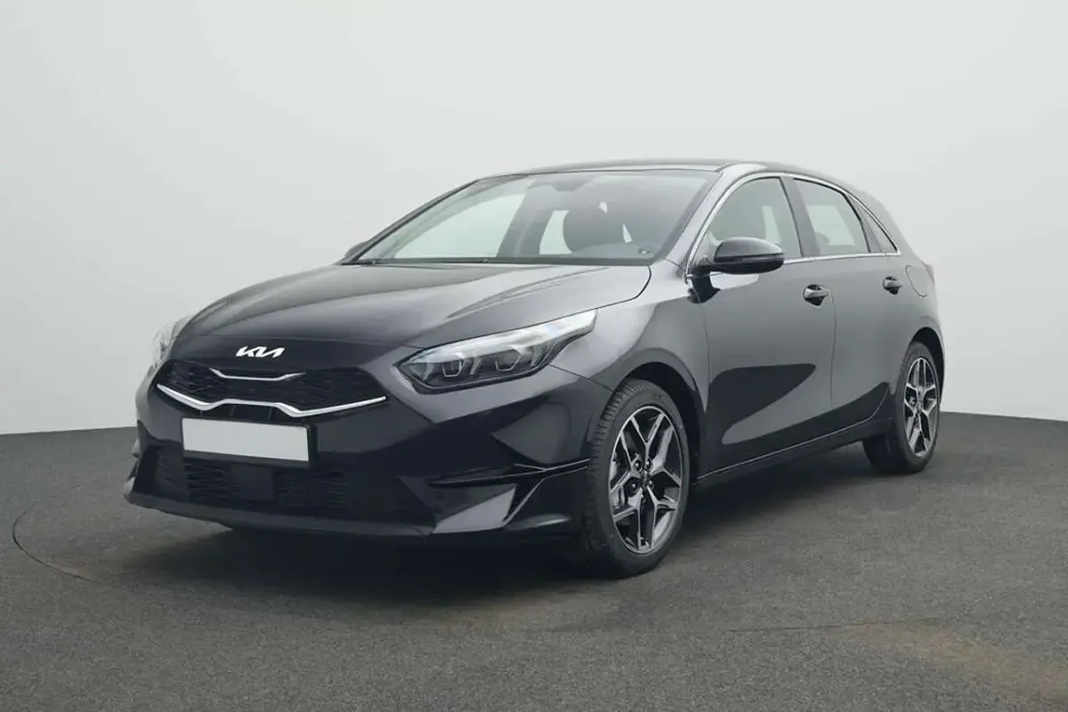 Używany Kia Ceed 160 KM (117 kW) 2025 Czarny Hatchback