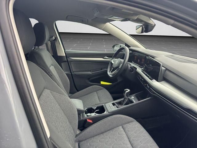 Gebraucht VW Golf VIII Move 131 PS (96 kW) 2024 Mondsteingrau Limousine