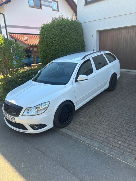Weiß Gebraucht 2010 Skoda Octavia RS Kombi | 7.500 € - Bild 1/4