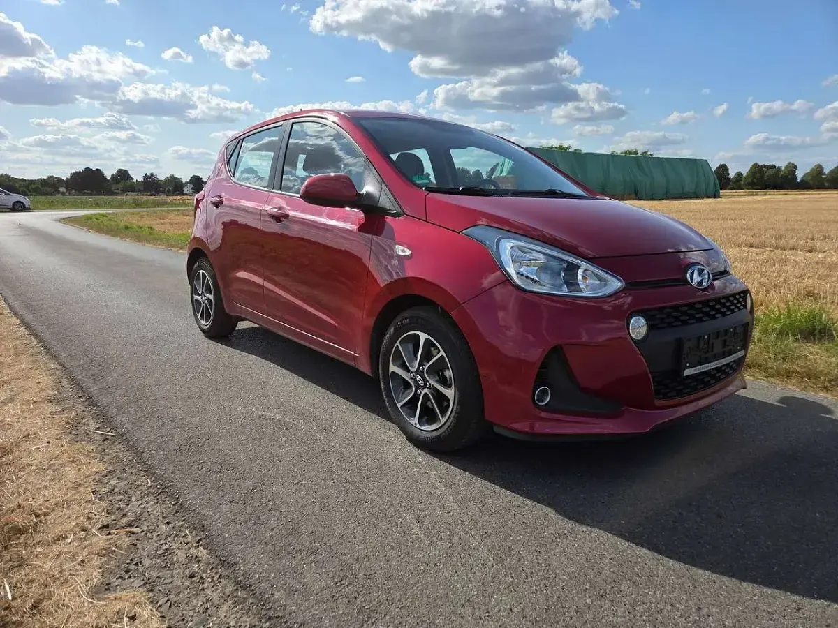 Gebraucht Hyundai i10 67 PS (49 kW) 2017 Rot Kleinwagen